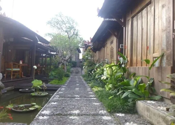ホリデーパーク Joglo Taman Sari