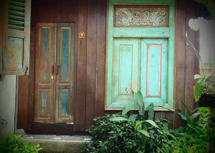 Joglo Taman Sari منتزه العطل
