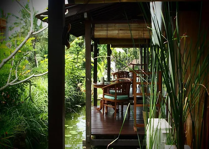 ホリデーパーク Joglo Taman Sari 4*