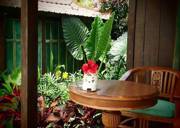 ホリデーパーク Joglo Taman Sari 4*