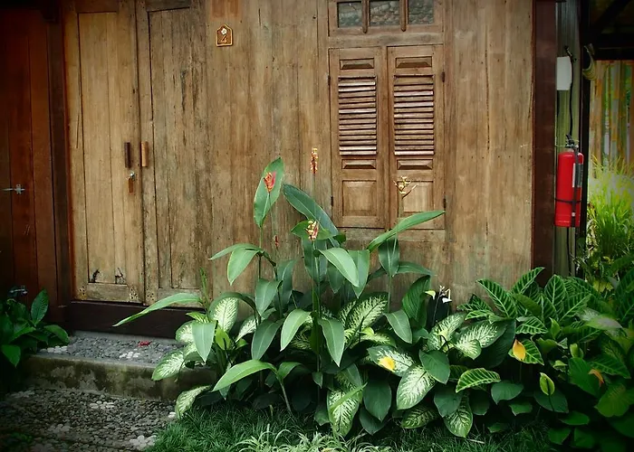 ホリデーパーク Joglo Taman Sari 4*