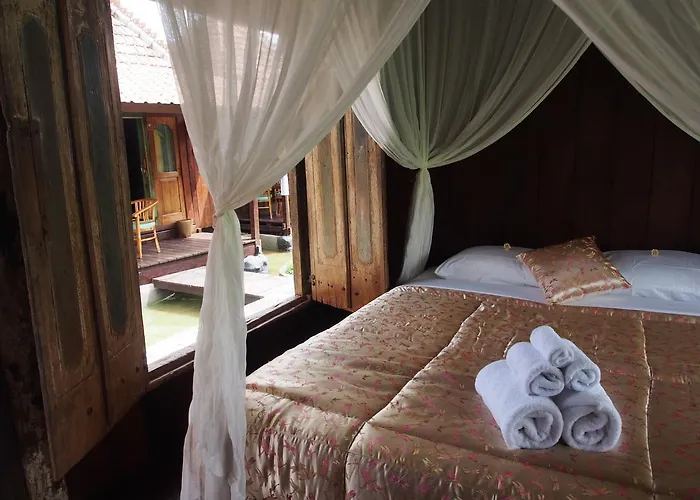 Joglo Taman Sari ホリデーパーク 4*