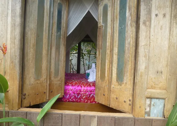 ホリデーパーク Joglo Taman Sari