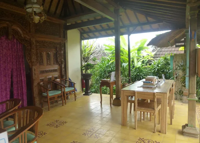 ホリデーパーク Joglo Taman Sari 4*